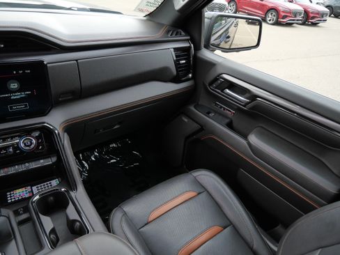 Used 2022 GMC Sierra 1500 AT4 w/ AT4 Premium Package AWD/4WD image 11