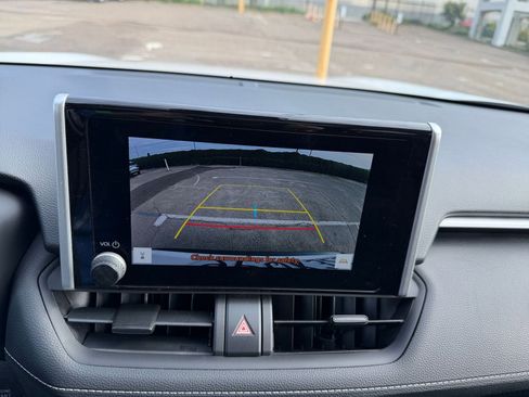 Used 2025 Toyota RAV4 XLE image 25