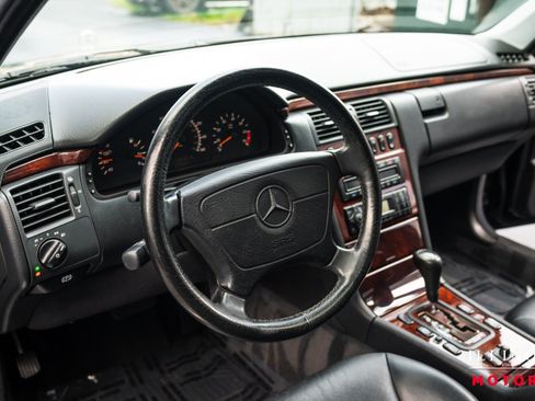 Used 1999 Mercedes-Benz E 320 Sedan image 19