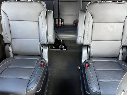 Used 2025 GMC Yukon XL Denali AWD/4WD image 18