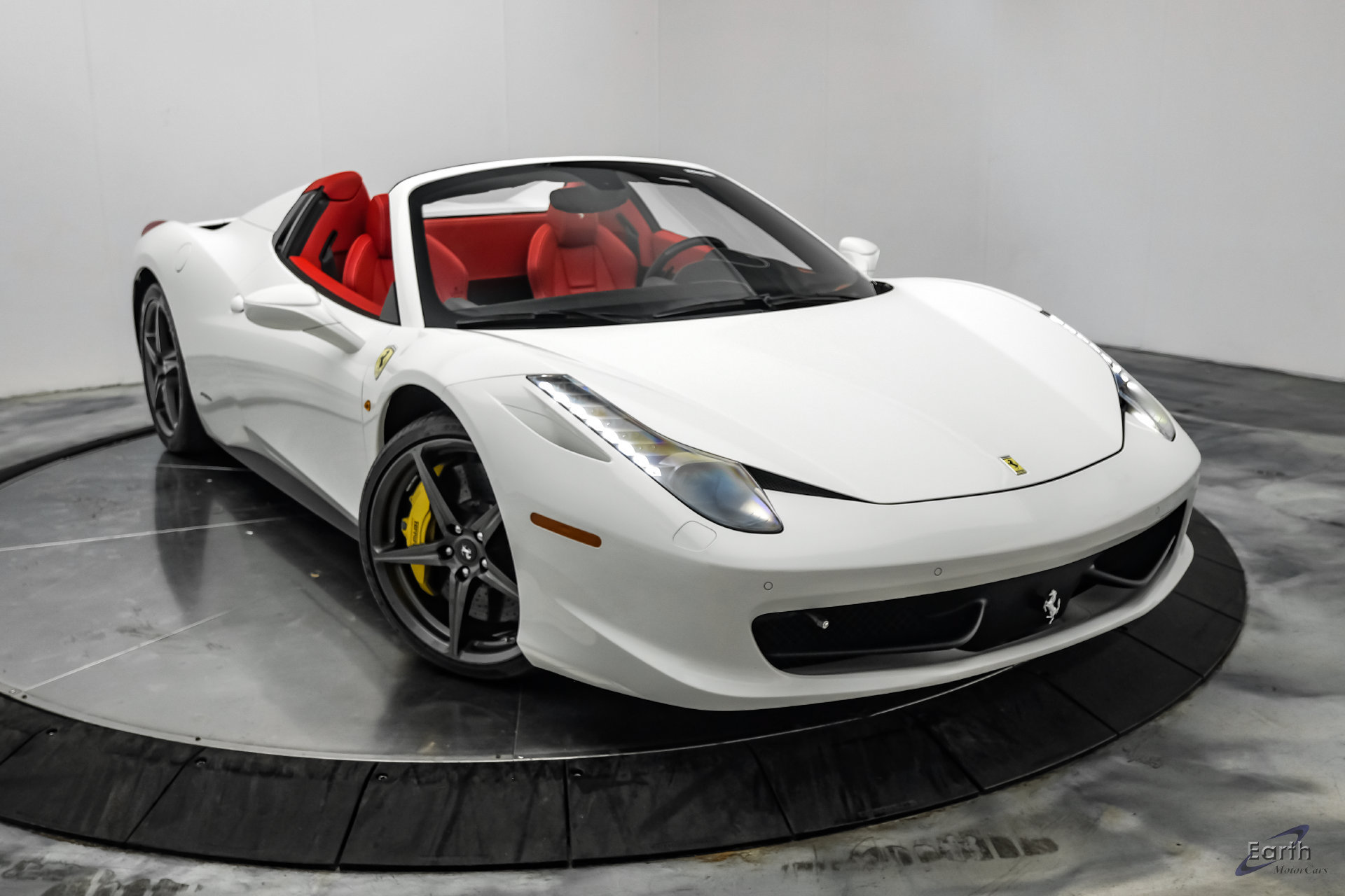 Used 2015 Ferrari 458 Spider RWD image 32