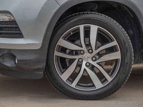 Used 2018 Honda Pilot Touring image 2