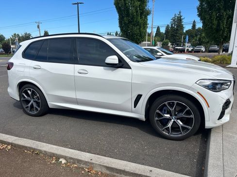 Used 2022 BMW X5 xDrive40i w/ M Sport Package AWD/4WD image 3