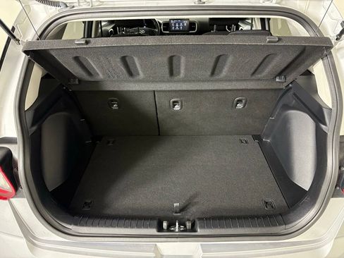 Used 2025 Hyundai Venue SEL FWD image 36