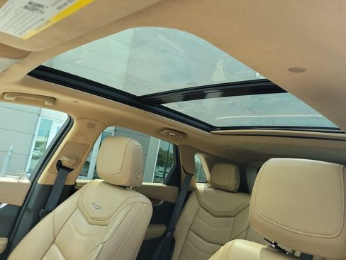 Used 2019 Cadillac XT5 Platinum AWD/4WD image 28