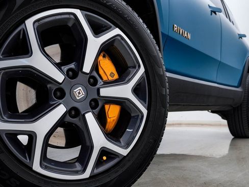 Used 2023 Rivian R1S Launch Edition image 5