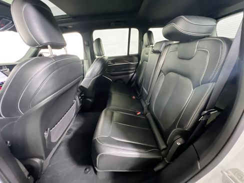 Used 2023 Jeep Grand Cherokee Overland AWD/4WD image 26
