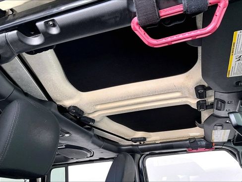 Used 2018 Jeep Wrangler Unlimited Rubicon AWD/4WD image 22