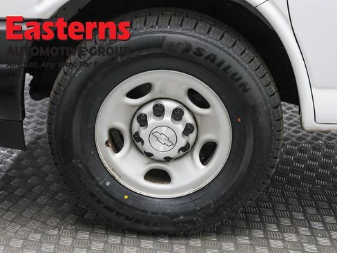 Used 2018 Chevrolet Express 2500 w/ Driver Convenience Package RWD image 31