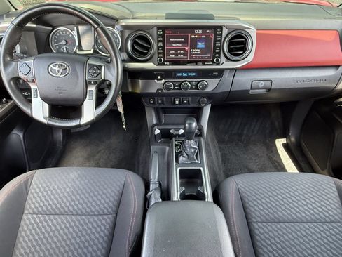 Used 2022 Toyota Tacoma SR5 w/ Technology Package RWD image 2