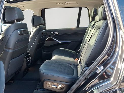 Used 2025 BMW X7 xDrive40i w/ Premium Package image 8