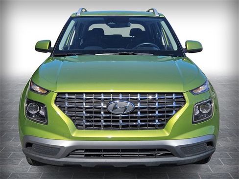 Used 2023 Hyundai Venue SEL image 2
