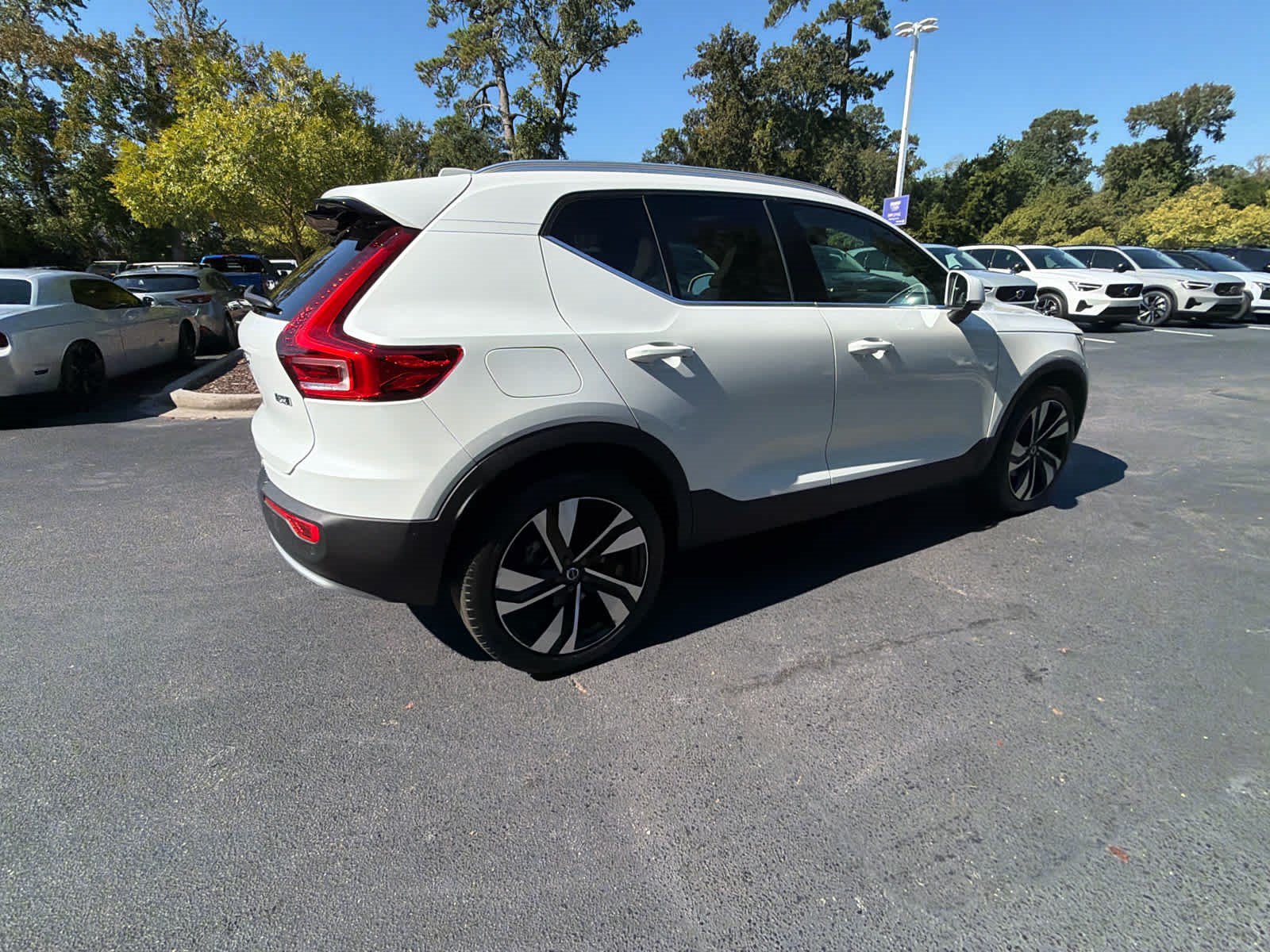 Used 2023 Volvo XC40 B5 Plus w/ Protection Package Premier AWD/4WD image 17