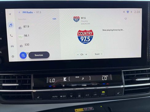 Used 2025 Toyota Sienna XLE image 12