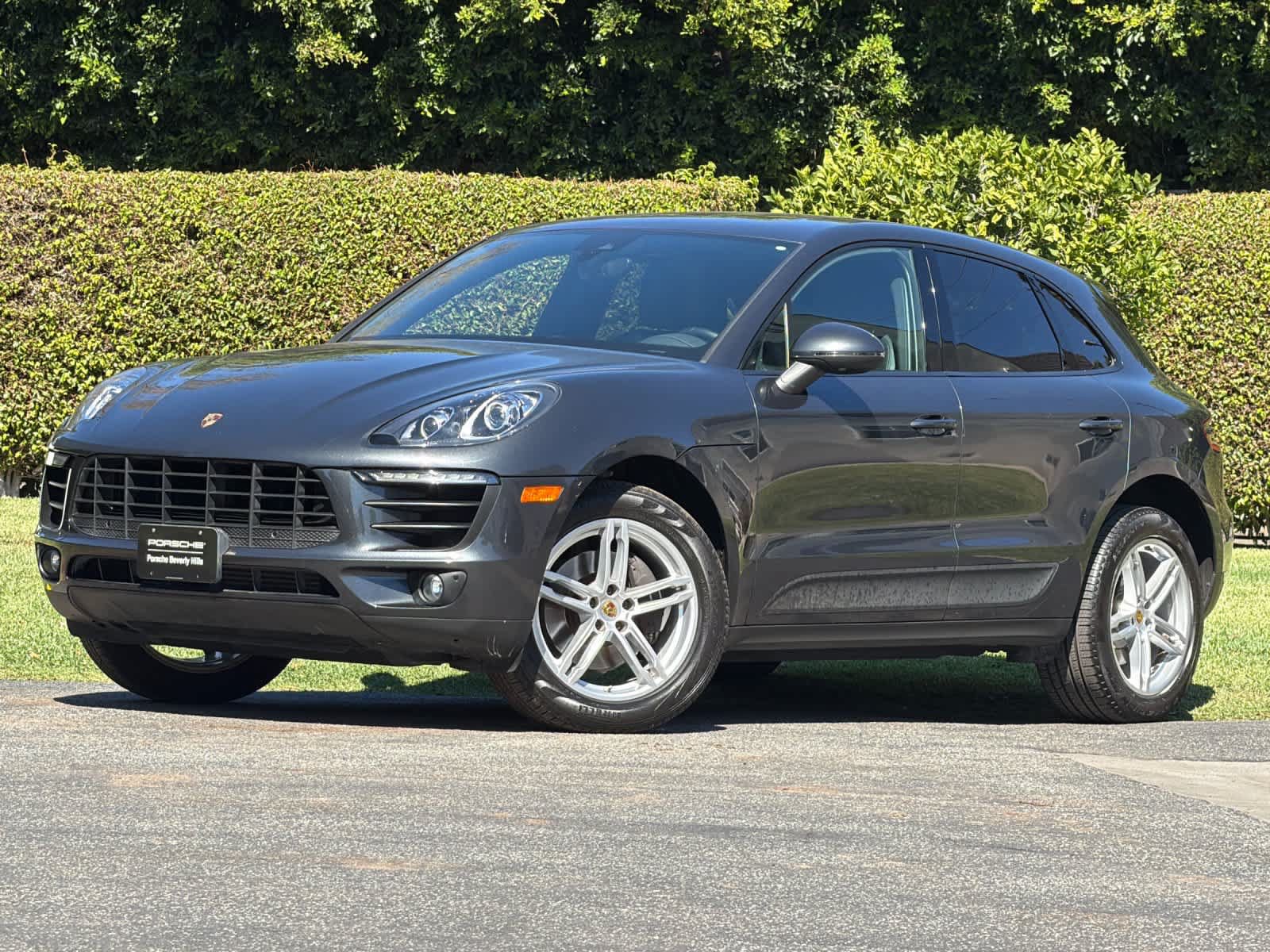 Used 2018 Porsche Macan AWD/4WD image 1