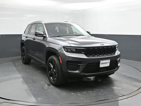 New 2025 Jeep Grand Cherokee Altitude image 22