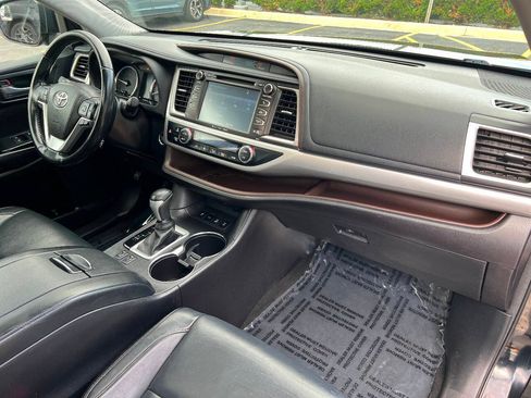 Used 2017 Toyota Highlander XLE w/ Carpet Mat Package AWD/4WD image 33