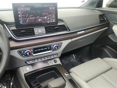 Used 2024 Audi Q5 e Prestige w/ Prestige Package image 47