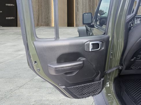 Used 2021 Jeep Gladiator Rubicon w/ Cold Weather Group image 25