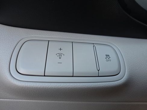 Used 2025 Hyundai Venue SEL image 11