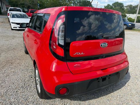 Used 2019 Kia Soul FWD image 12