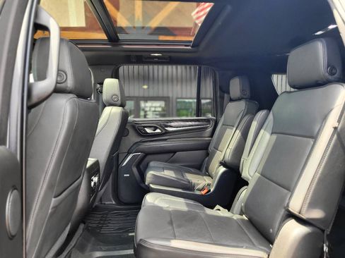 Used 2021 GMC Yukon XL Denali w/ Denali Premium Package AWD/4WD image 16