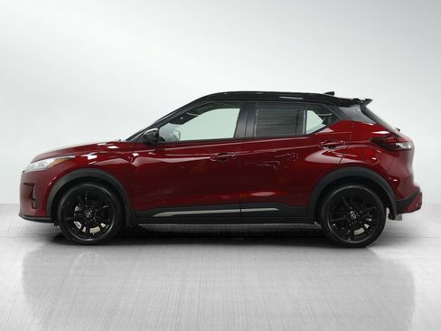 Used 2022 Nissan Kicks SR w/ Premium Package FWD image 2