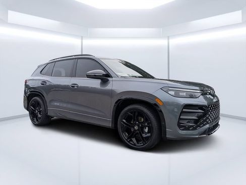 New 2026 Volkswagen Tiguan SE R-Line FWD image 1