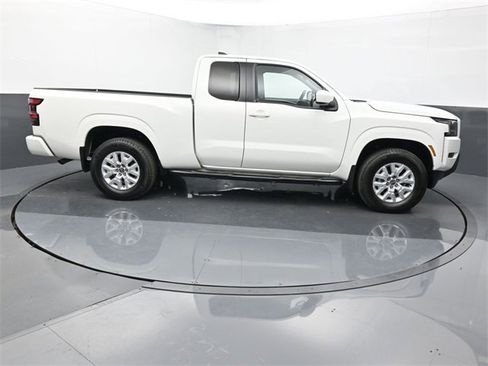 Used 2023 Nissan Frontier SV w/ Technology Package image 6