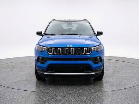 Used 2025 Jeep Compass Limited AWD/4WD image 2