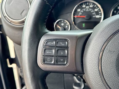 Used 2018 Jeep Wrangler Unlimited Sahara w/ Dual Top Group AWD/4WD image 8