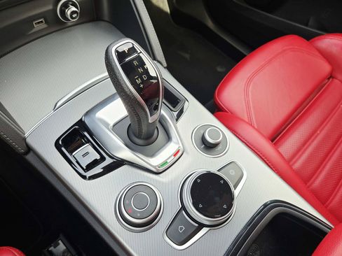 Used 2024 Alfa Romeo Stelvio Veloce AWD/4WD image 33