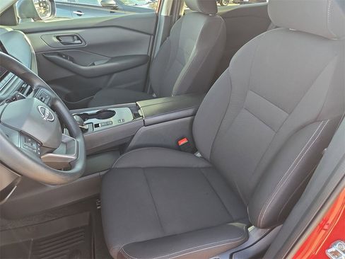 Used 2025 Nissan Rogue S image 14