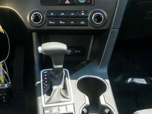 Used 2019 Kia Sportage LX AWD/4WD image 16