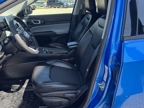 Used 2022 Jeep Compass Latitude image 16