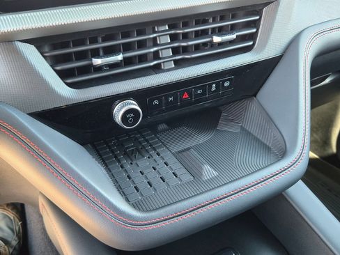 Used 2025 Ford Explorer ST image 19