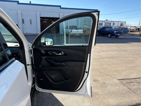 Used 2023 Chevrolet Traverse RS image 16