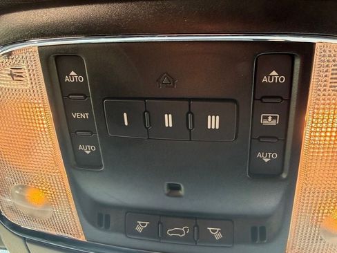 Used 2022 Jeep Grand Cherokee Limited AWD/4WD image 25