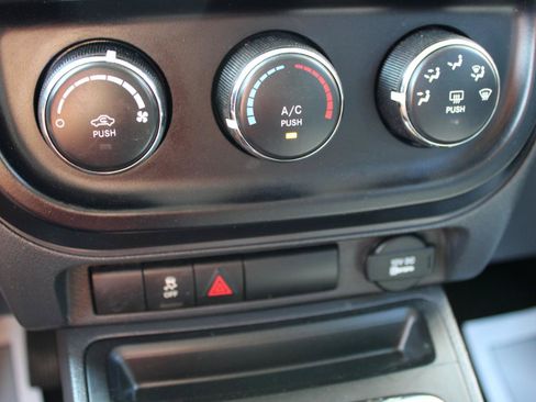 Used 2016 Jeep Patriot Sport w/ Power Value Group AWD/4WD image 26