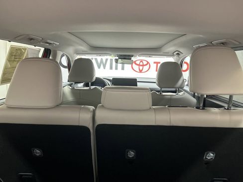 Used 2025 Toyota Grand Highlander AWD Hybrid image 22