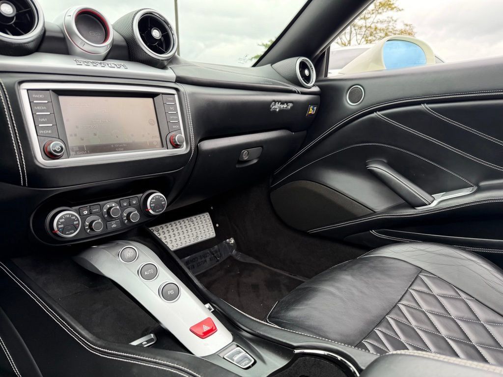 Used 2015 Ferrari California T RWD image 60