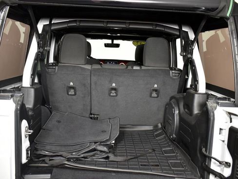 Used 2022 Jeep Wrangler Unlimited Rubicon w/ LED Lighting Group AWD/4WD image 22
