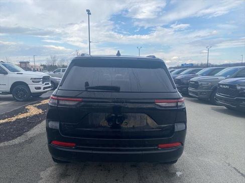 Certified 2023 Jeep Grand Cherokee Altitude image 3