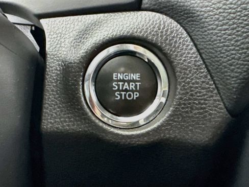Used 2025 Toyota RAV4 XLE FWD image 28