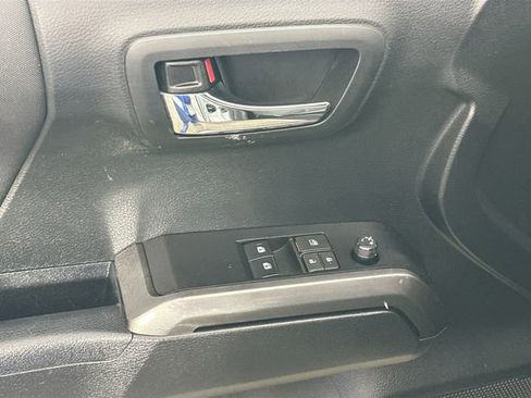 Used 2019 Toyota Tacoma TRD Sport w/ Technology Package image 20