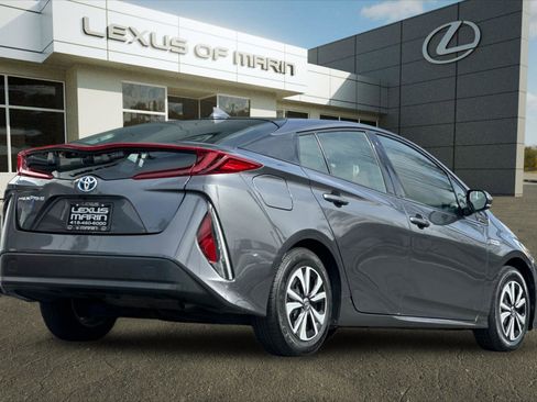 Used 2017 Toyota Prius Prime Premium image 8