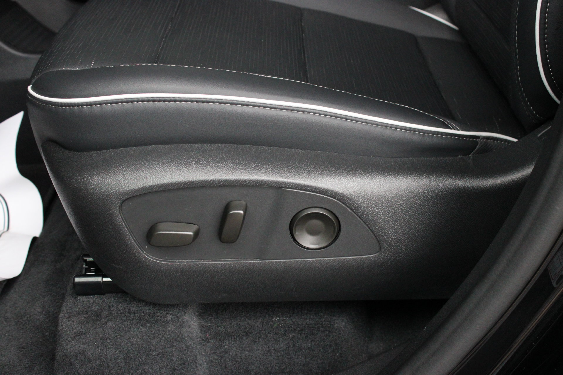 Used 2026 Buick Enclave Sport Touring AWD/4WD image 12