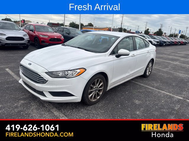Used 2017 Ford Fusion SE FWD image 2