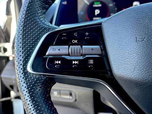 Used 2024 Nissan Ariya AWD image 16