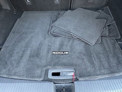 Used 2023 Nissan Rogue S image 17